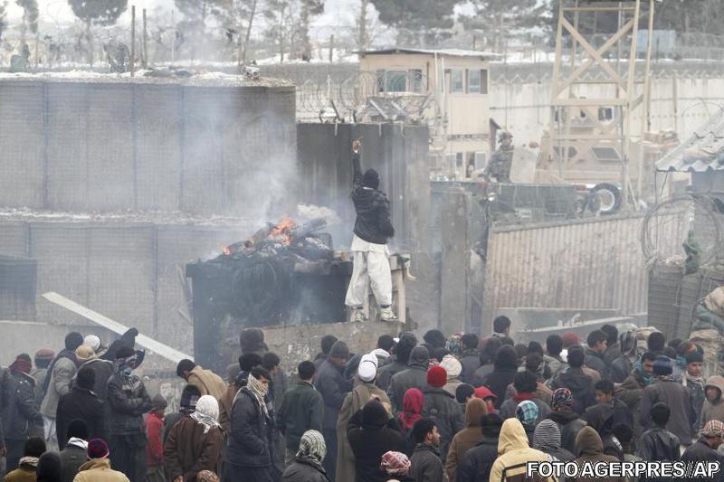 Protest afgan in fata bazei militare Bagram, Foto: Agerpres/AP