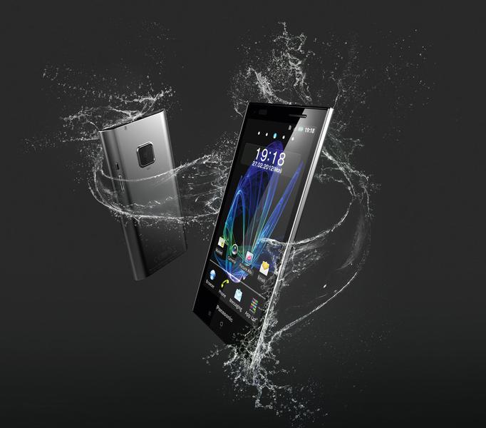 Smartphone-ul Eluga, Foto: Panasonic Romania