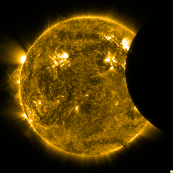 Miscare Lunii prin fata Soarelui, Foto: NASA/SDO