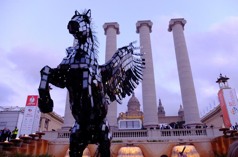 Pegasul Huawei, construit integral din telefoane inteligente, Foto: Hotnews