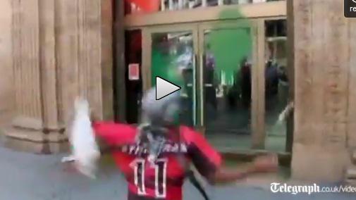 Disputa dintre cele doua tabere se agraveaza, Foto: Captura LiveLeak