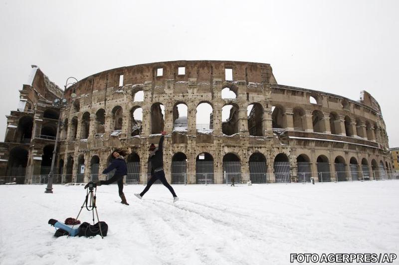Un fenomen rar: Colosseumul sub zapada, Foto: Agerpres