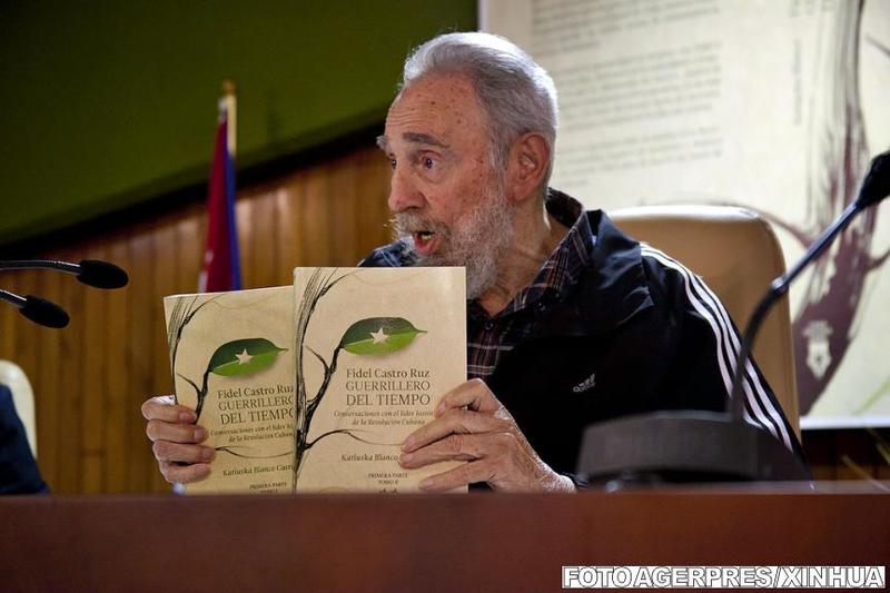 Fidel Castro, cu cartile sale, Foto: Agerpres