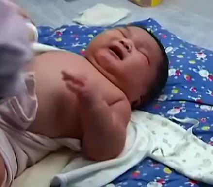 Chun Chun, bebelusul gigant , Foto: Captura YouTube