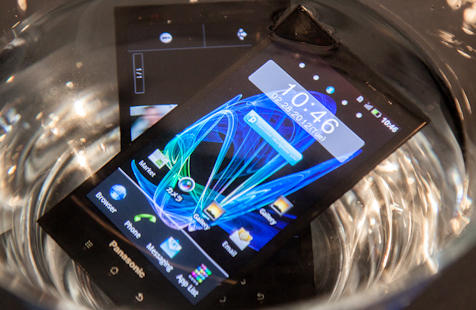 Panasonic Eluga, sub apa, Foto: StyleReport.ro