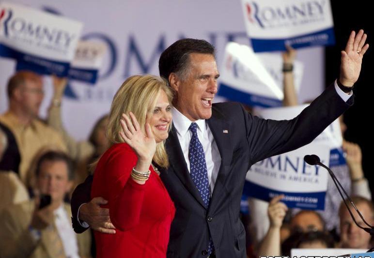 Mitt Romney alaturi de sotia sa, dupa victoria din Illinois, Foto: Agerpres/AP