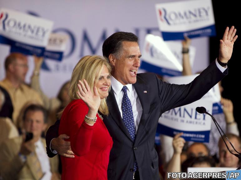 Mitt Romney alaturi de sotia sa, dupa victoria din Illinois, Foto: Agerpres/AP