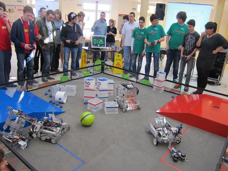 Micii roboti s-au duelat intre bile si ladite, Foto: Hotnews