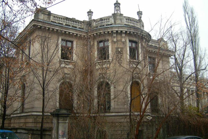 Cladirea monument istoric care se afla pe terenul din Avaitorilor 8 inainte de incendiu, Foto: Hotnews