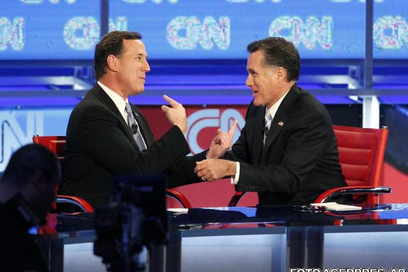 Rick Santorum (stanga) si Mitt Romney , Foto: Agerpres/AP