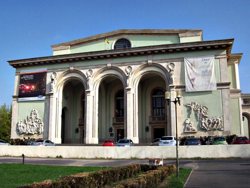 Opera cu meshuri publicitare, Foto: Hotnews