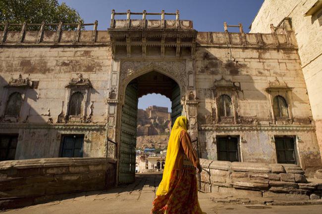 Hotelul Raas a fost construit la poalele fortaretei Mehrangarh, construita in secolul al XV-lea, Foto: Hotel Raas