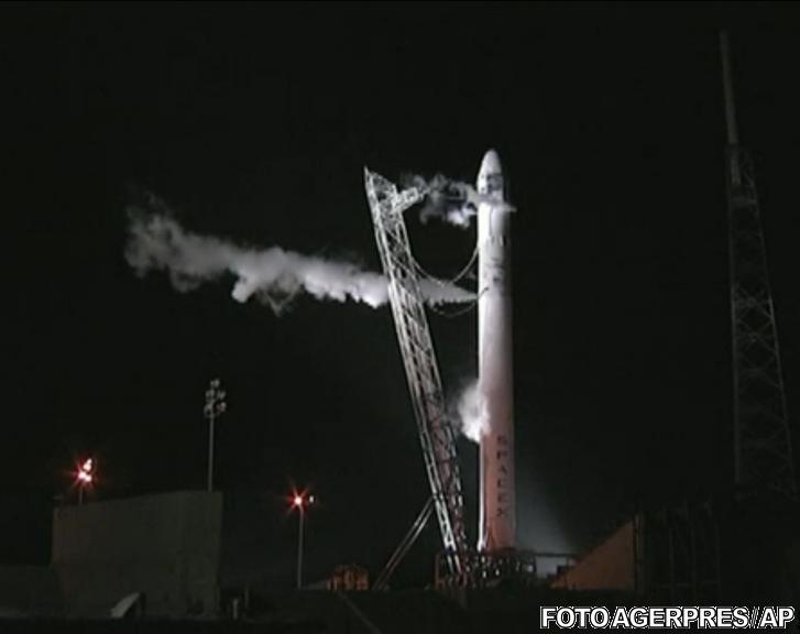 Racheta Falcon, pregatita de lansare, Foto: Agerpres/AP