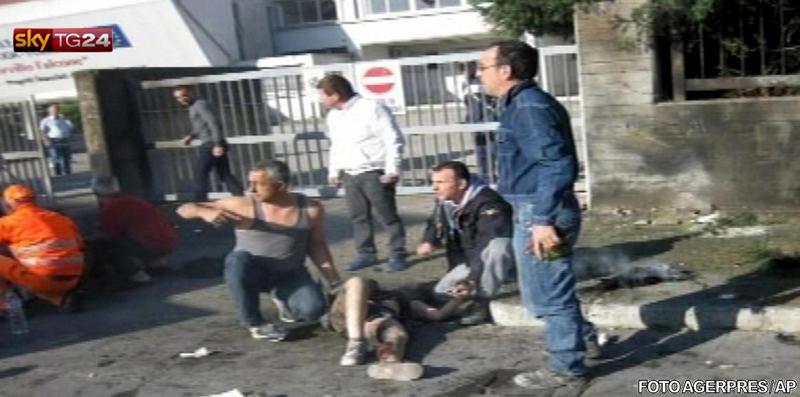 Imagini dupa explozia din Brindisi, Foto: Agerpres/AP