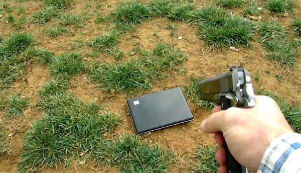 Adio laptop, Foto: Captura YouTube