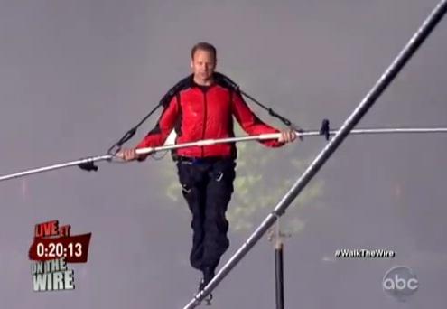 Nik Wallenda deasupra Niagarei, Foto: Captura Youtube.com