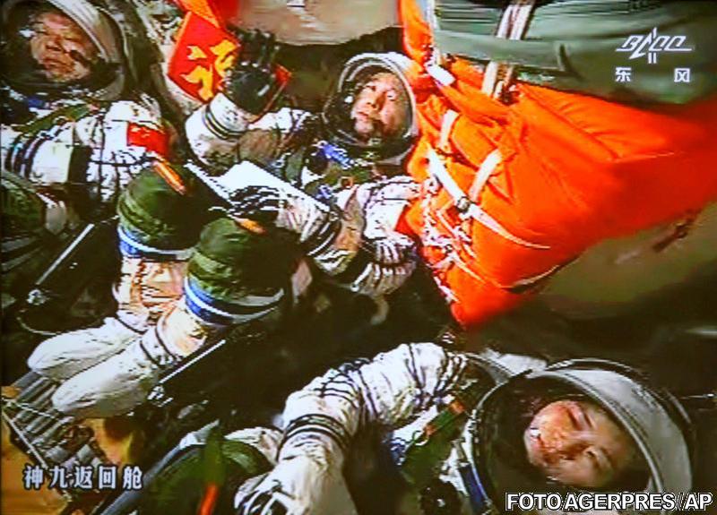 Cei trei astronauti, inainte de lansarea Shenzhou-9, Foto: Agerpres/AP