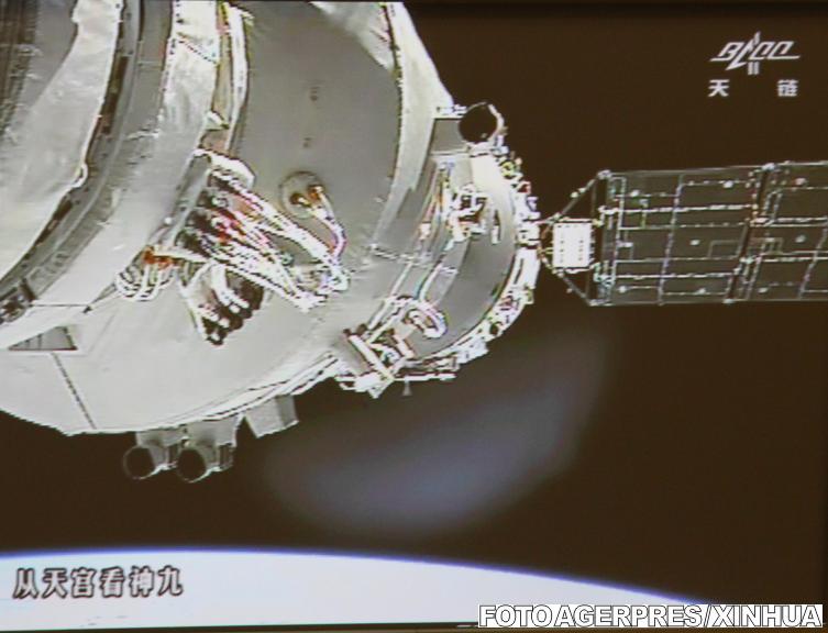 Capsula Shenzhou-9 conectata cu laboratorul spatial Tiangong-1, Foto: Agerpres/Xinhua