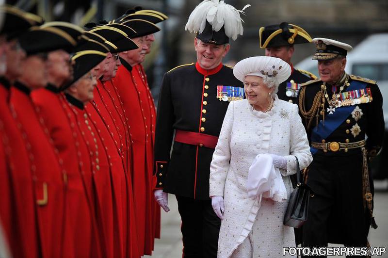 Regina Elisabeta a II-a, alaturi de printul Philip, Foto: Agerpres/AP