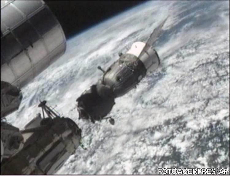 Capsula Soyuz indepartandu-se de Statia Spatiala Internationala, Foto: Agerpres/AP