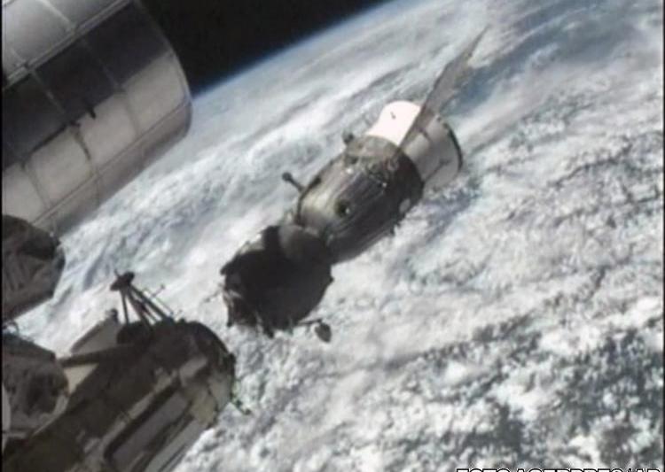 Capsula Soyuz indepartandu-se de Statia Spatiala Internationala, Foto: Agerpres/AP