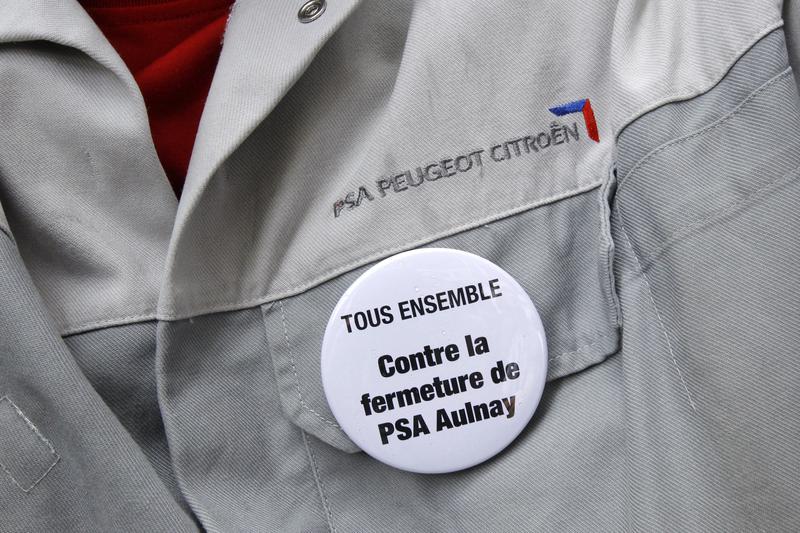 Insigna de protest impotriva inchiderii uzinei din Aulnay, Foto: Reuters