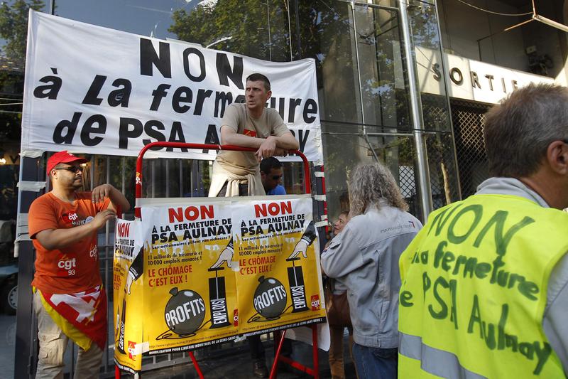 Angajatii PSA demosntreaza impotriva inchiderii uzinei din Aulnay, Foto: Reuters