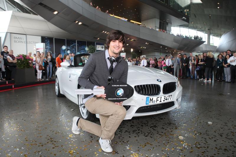 Patrick Zanker - vizitatorul BMW Welt cu numarul zece milioane, Foto: BMW Group