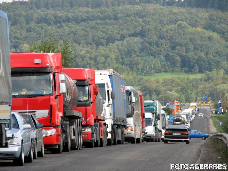 Cozi de masini pe DN7, Foto: Agerpres