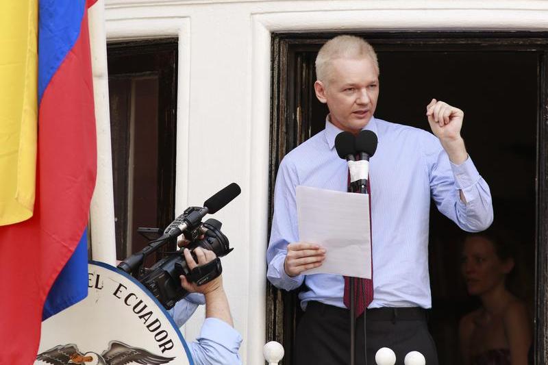 Julian Assange, la balconul ambasadei Ecuadorului, Foto: Reuters