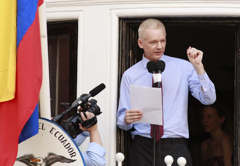 Julian Assange, la balconul ambasadei Ecuadorului, Foto: Reuters