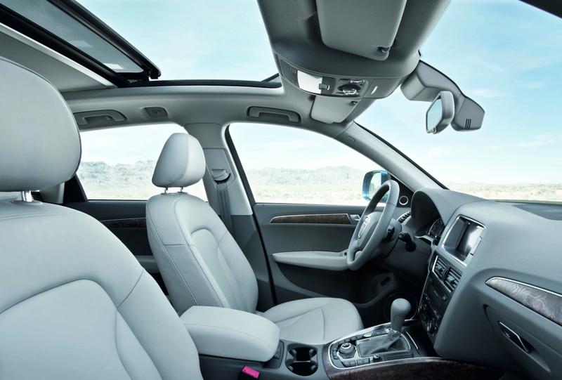 Interior Audi Q5 cu plafon vitrat, Foto: Audi