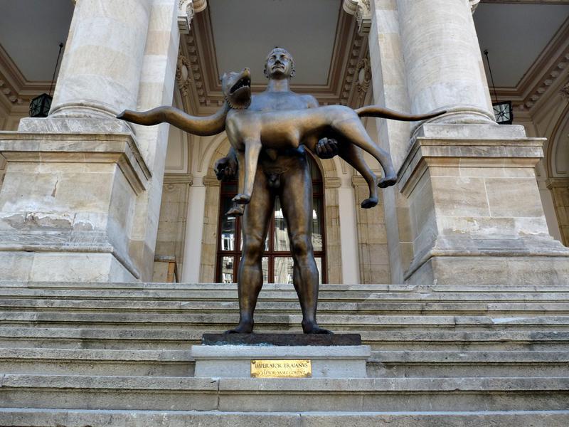 Statuia imparatului Traian, Foto: Hotnews