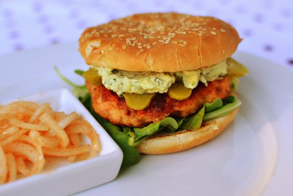 Burger de somon, Foto: BlogCulinar.ro