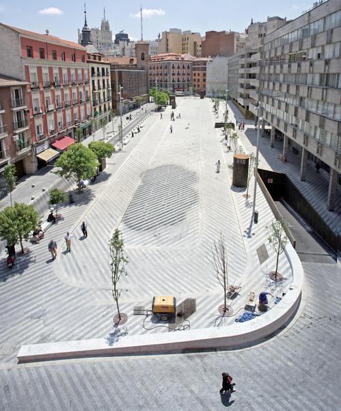 Plaza de la Luna_Madrid, Foto: Brut Deluxe&Zeppelin