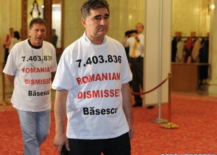 Ioan Ghise protesteaza la Congresul PPE, Foto: Agerpres