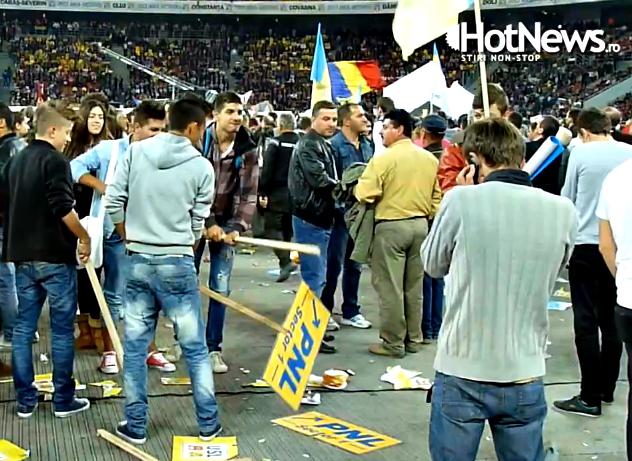 Pancartele PNL la mitingul USL de pe Arena Nationala, Foto: Hotnews