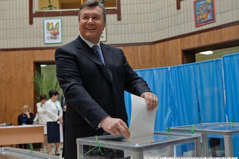 Alegeri legislative Ucraina: Presedintele Ianukovici voteaza, Foto: Agerpres/Xinhua