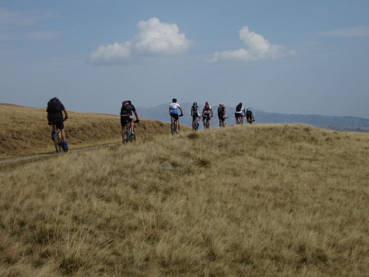 Cu bicicleta in muntii Iezer, Foto: L. Barza