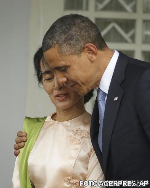 Aung San Suu Kyi, lider al opozitiei din Myanmar, si Barack Obama, Foto: Agerpres/AP
