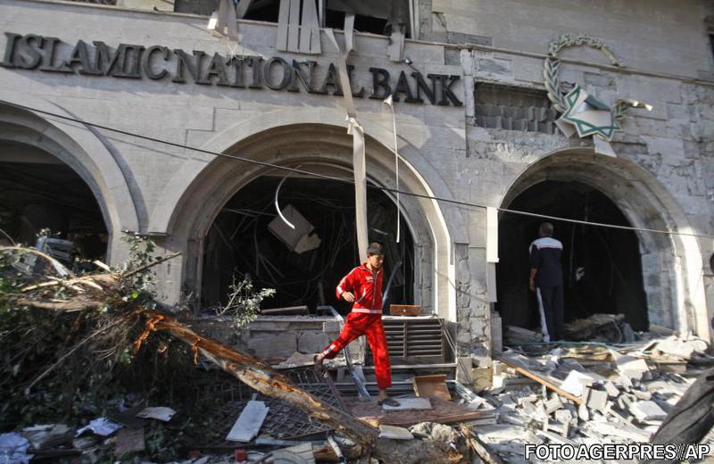 Filiala a Bancii Nationale Islamice din Gaza, lovita de raiduri, Foto: Agerpres/Xinhua