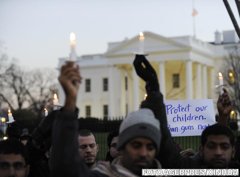 Manifestatie pro-reglementare a regimului detinerii de arme, in fata Casei Albe, Foto: Agerpres/Xinhua