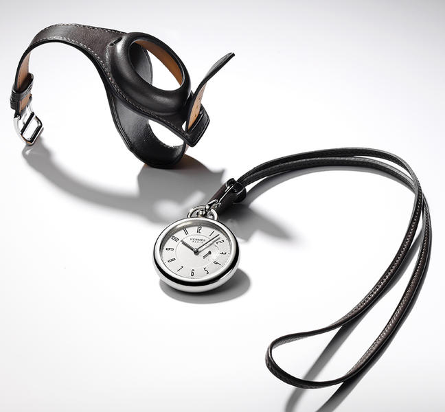 Ceasul de buzunar se transforma foarte usor intr-un model de mana, Foto: hermes.com