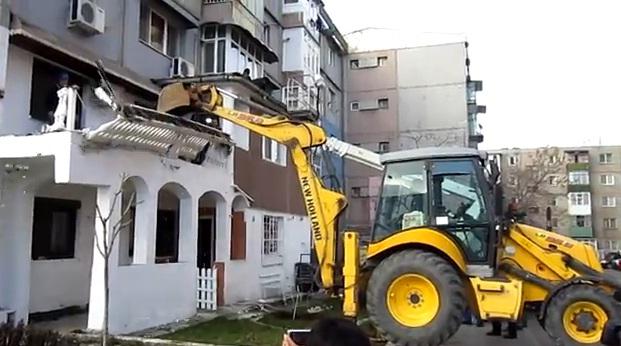 Constructia ilegala din Craiova, demolata, Foto: Captura YouTube