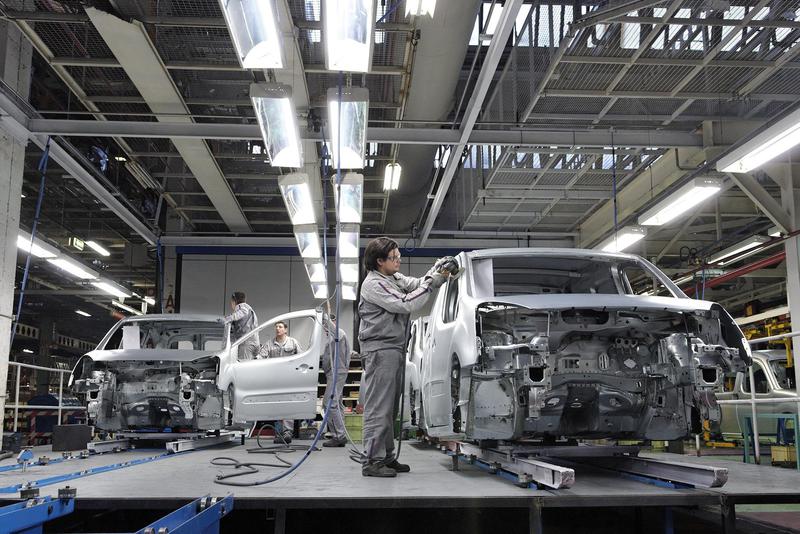 Intr-o fabrica a PSA, Foto: PSA Peugeot Citroen