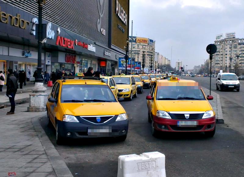 Taxiuri in fata la Unirii, Foto: Hotnews