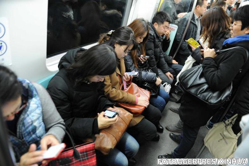 Doua din trei telefoane vandute in China sunt smartphone-uri, Foto: AGERPRES