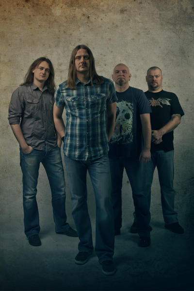 Riverside press photo, Foto: Twin Arts