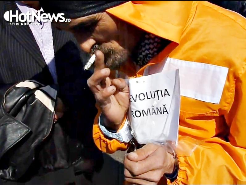 Revolutionarii in protest langa Guvern, Foto: Hotnews