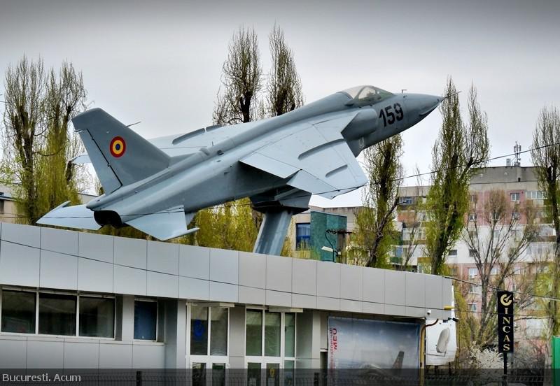IAR 93 "Vultur" in fata INCAS, Bucuresti, Foto: Bucuresti. Acum